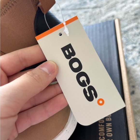 Women’s Bogs Juniper Chelsea Tan and Black Casual Boots - Picture 6 of 11